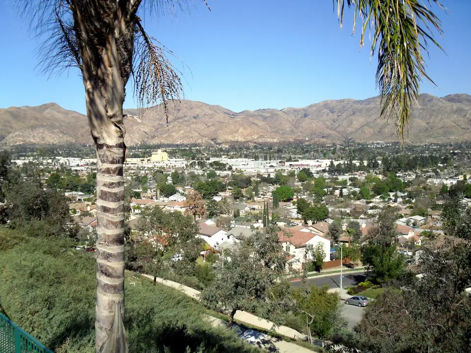 Sylmar neighborhoods with the San Gabriel Mountains to the north
